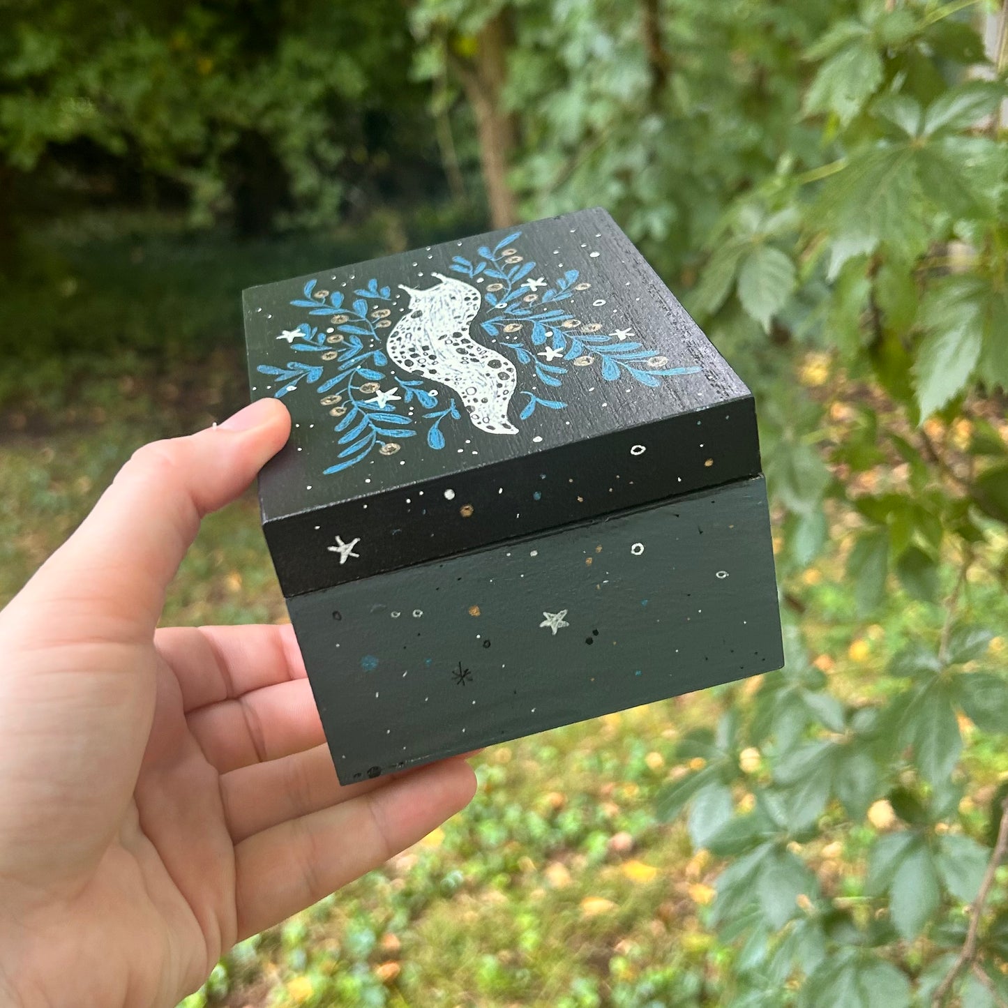 Handpainted Slug Box (Blue Leaves)