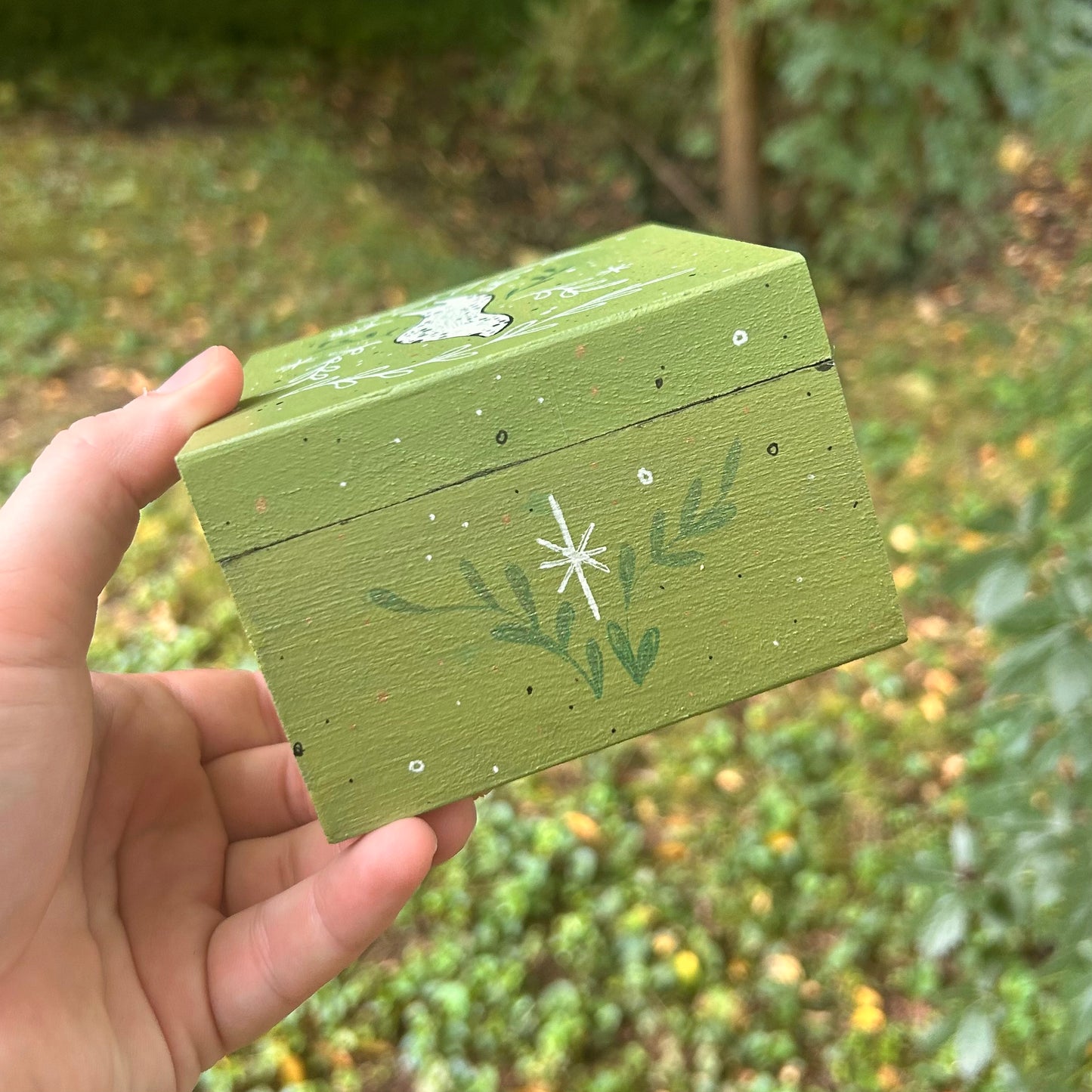 Handpainted Slug Box (White Vine)